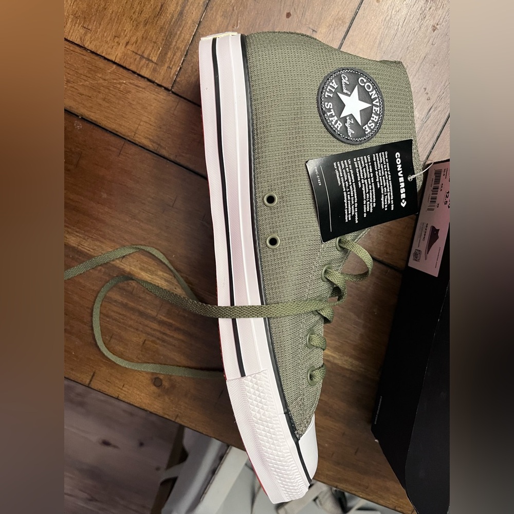 Converse Chuck Taylor All-Star size 10.5. Olive and orange. NWT in box. - Picture 4 of 4
